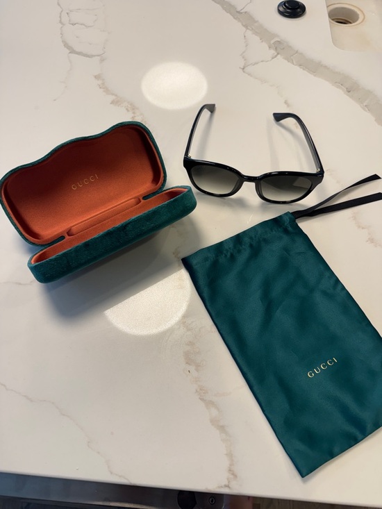 Gucci Accessories - Gucci Black Women's Sunglasses with Teal Velvet Case & Teal Pouch